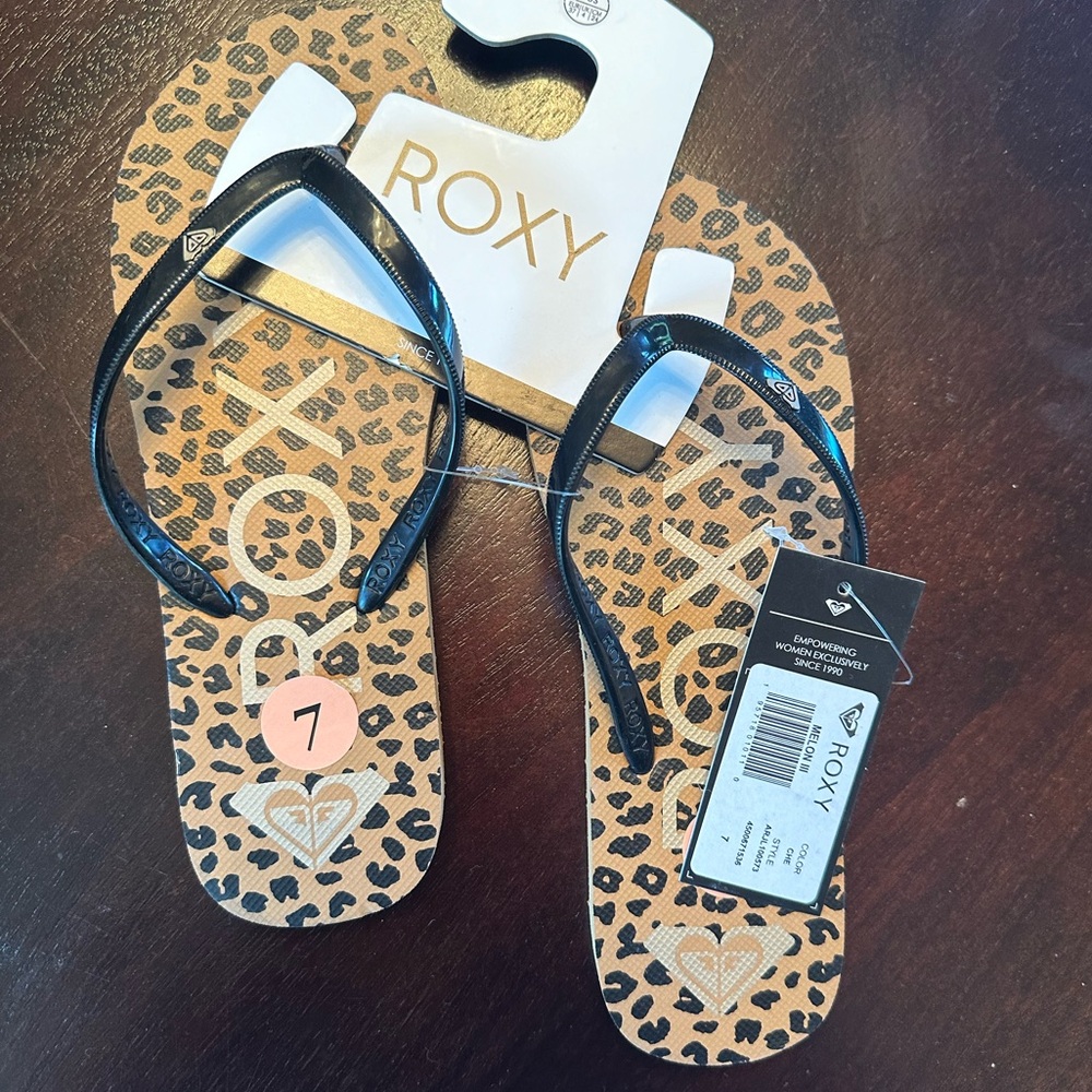 Roxy women’s flip flops Size 9